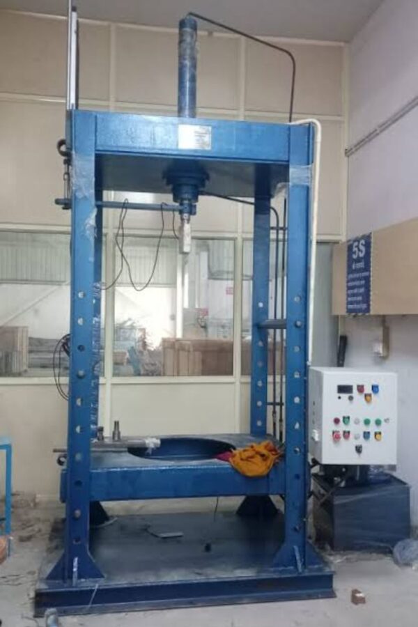 A blue colour Pull out Testing Machine